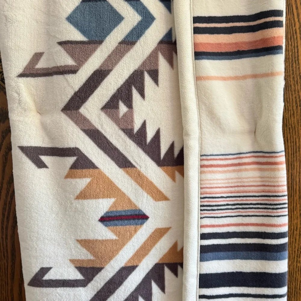Pendleton Iconic Aztec Print Oversized Throw Blanket For 2  60”x80”